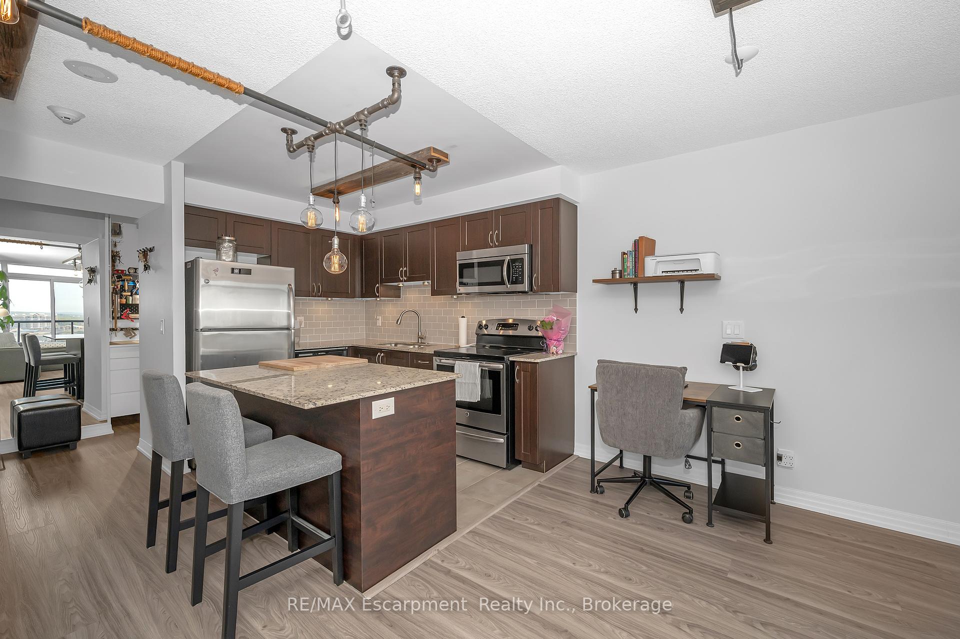 2 Bedrooms Condo at 1940 Ironstone, Burlington For sale
