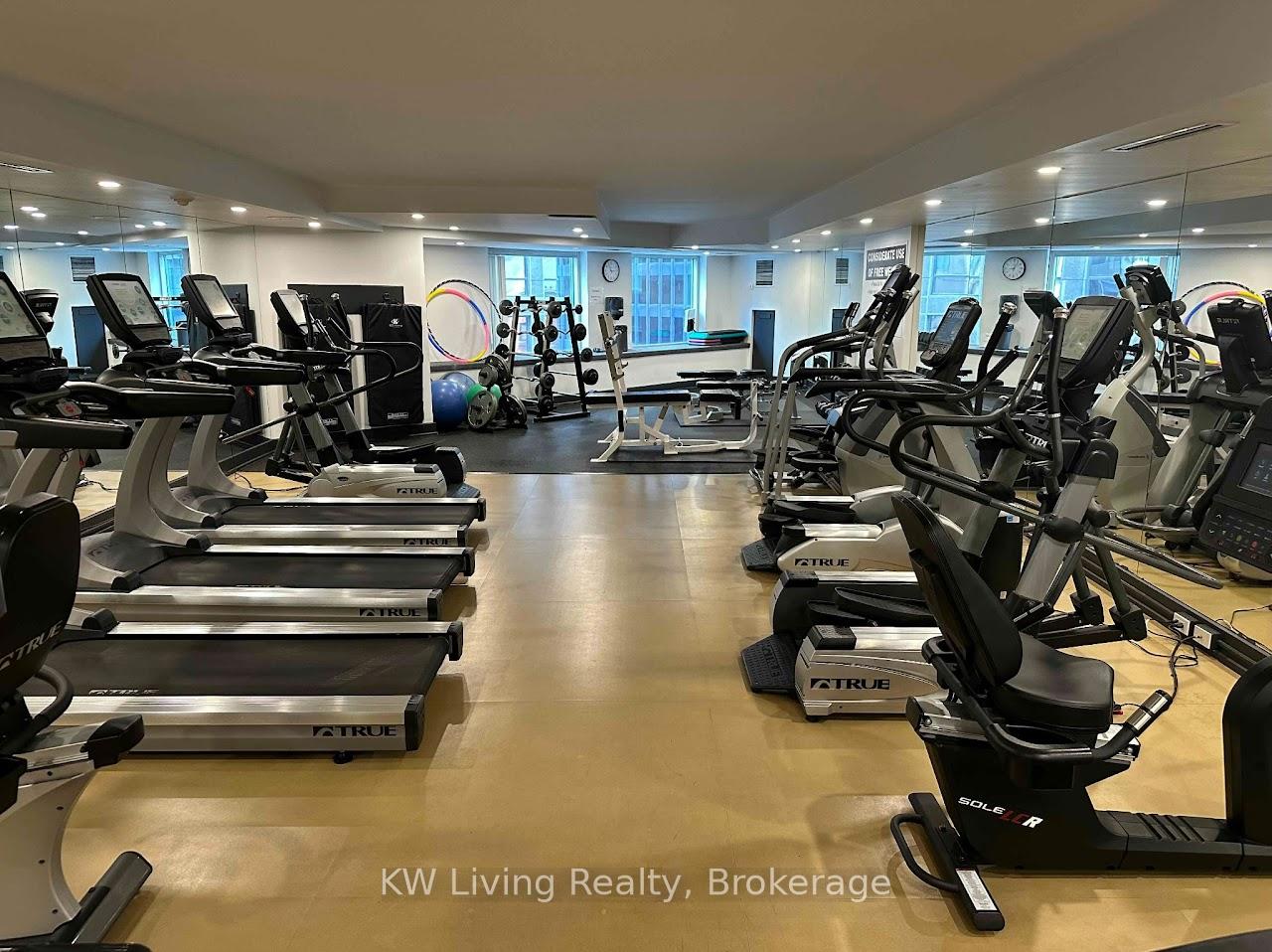 2 Bedrooms Condo at 33 University,  Toronto For sale