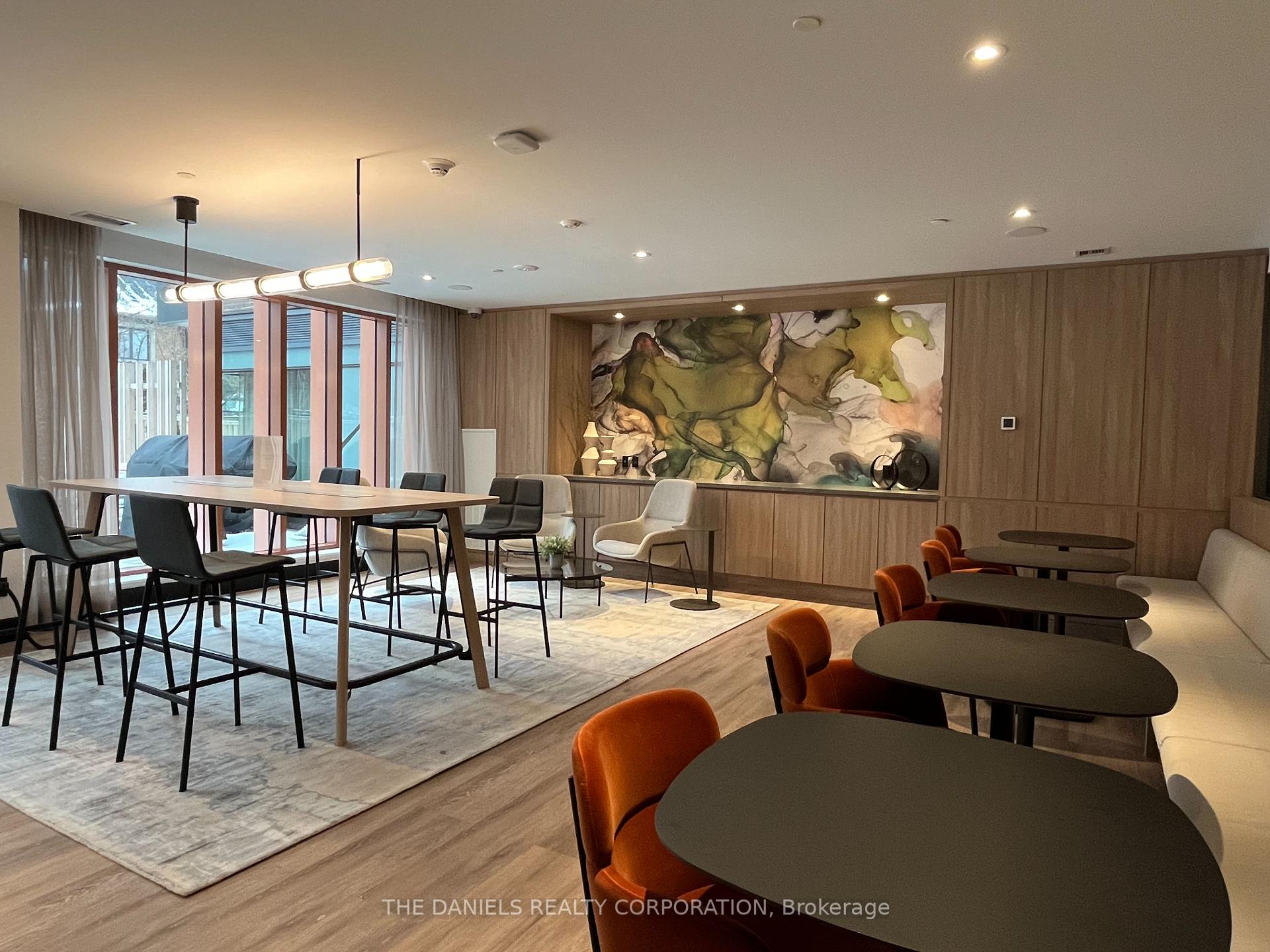 2 Bedrooms Condo at 8 Beverley Glen,  Vaughan For sale
