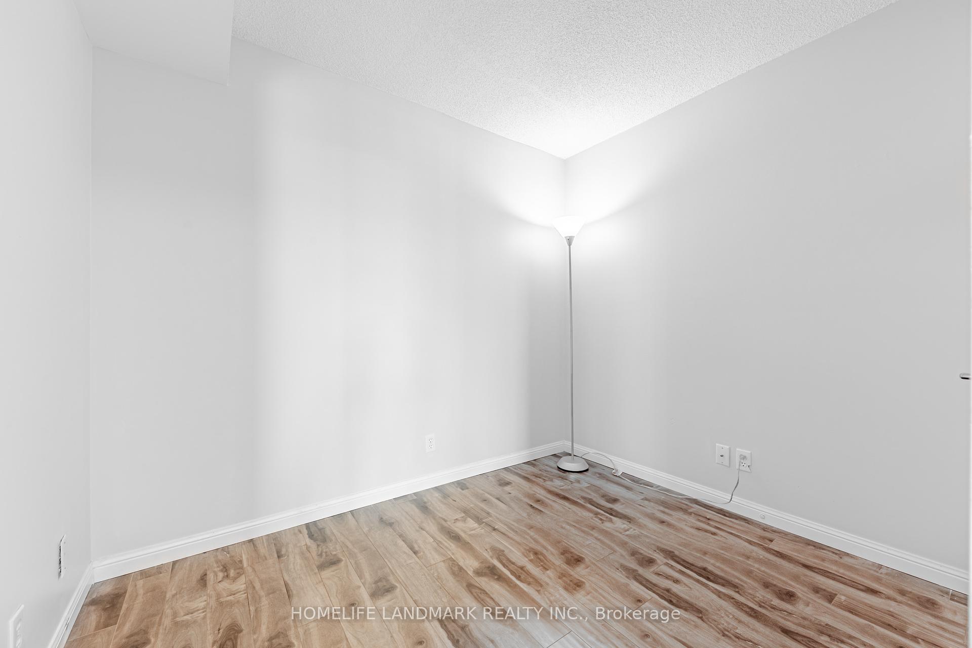 2 Bedrooms Condo at 1 Lee Centre, Toronto For sale