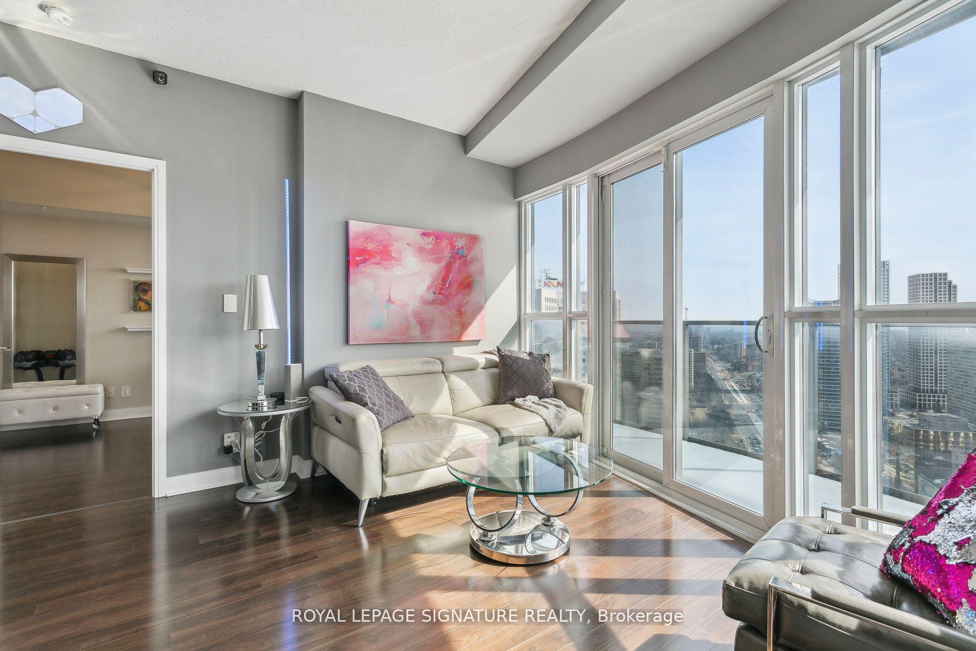 3 Bedrooms Condo at 60 Absolute, Mississauga For sale