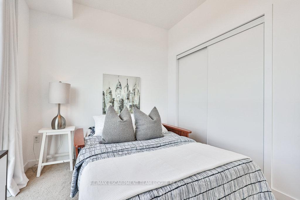 2 Bedrooms Condo at 450 Dundas,  Hamilton For sale