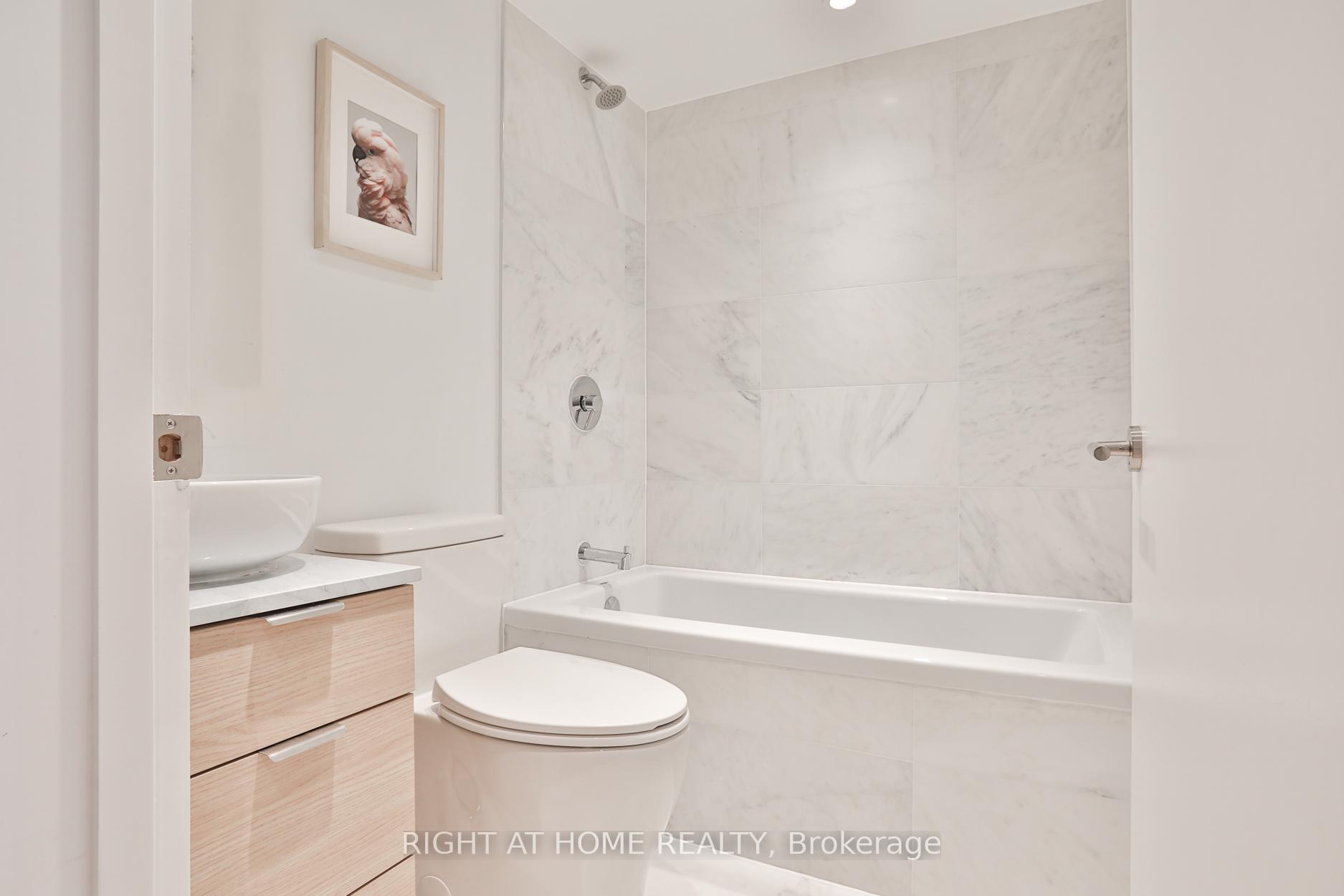 2 Bedrooms Condo at 225 Brunswick, Toronto For sale