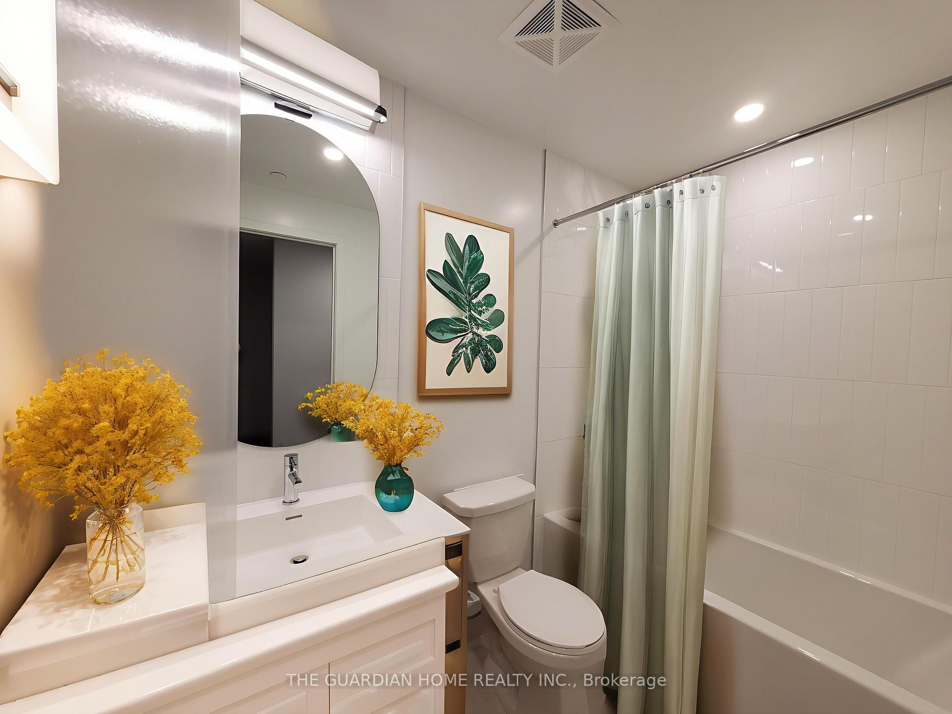 2 Bedrooms Condo at 7950 Bathurst, Vaughan For sale