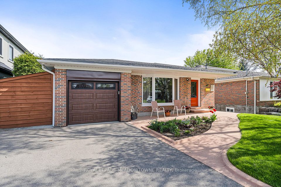 30 Greystone Crescent, Halton Hills, ON L7G 1G9