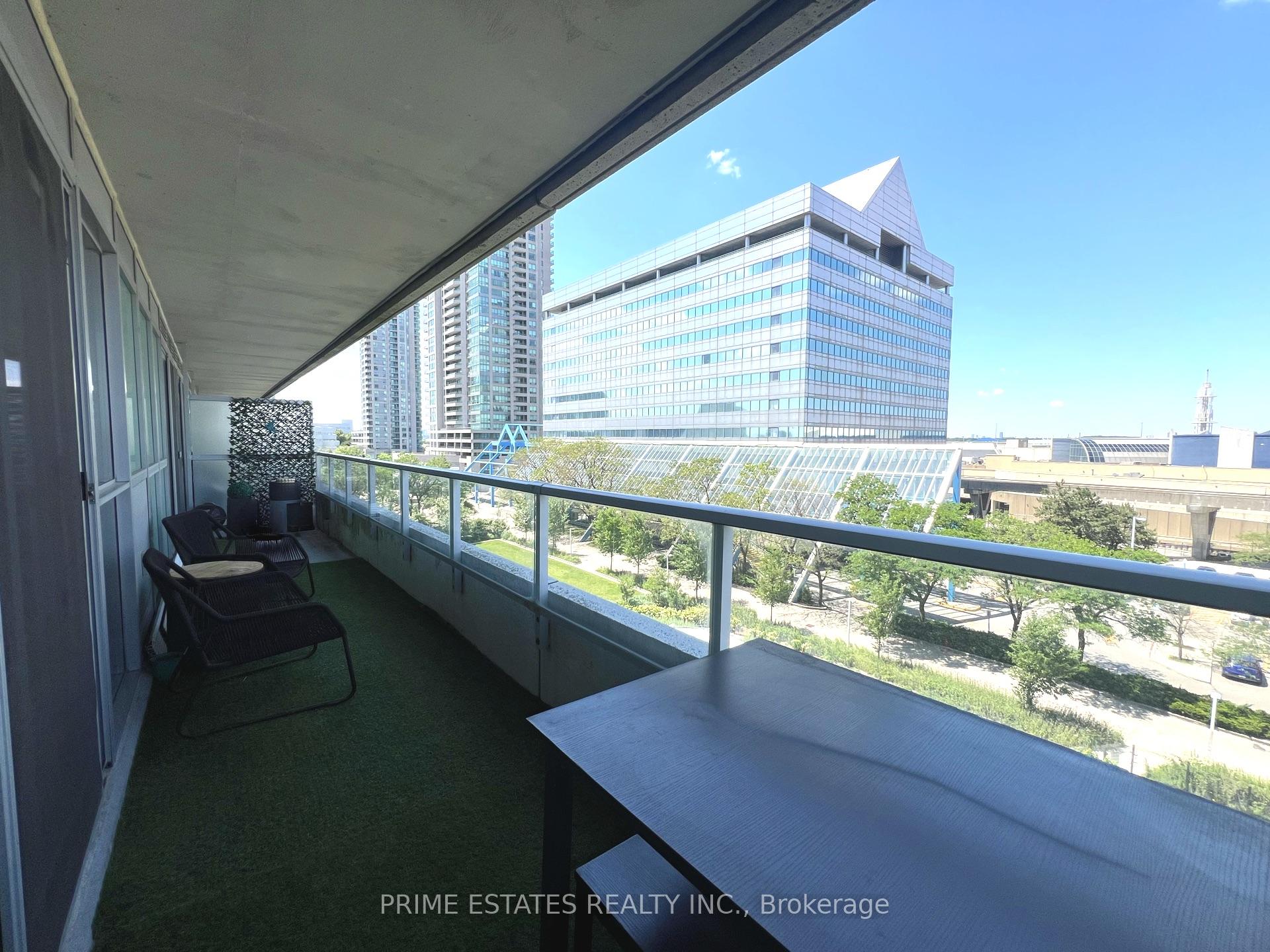 2 Bedrooms Condo at 70 Town Centre,  Toronto For sale