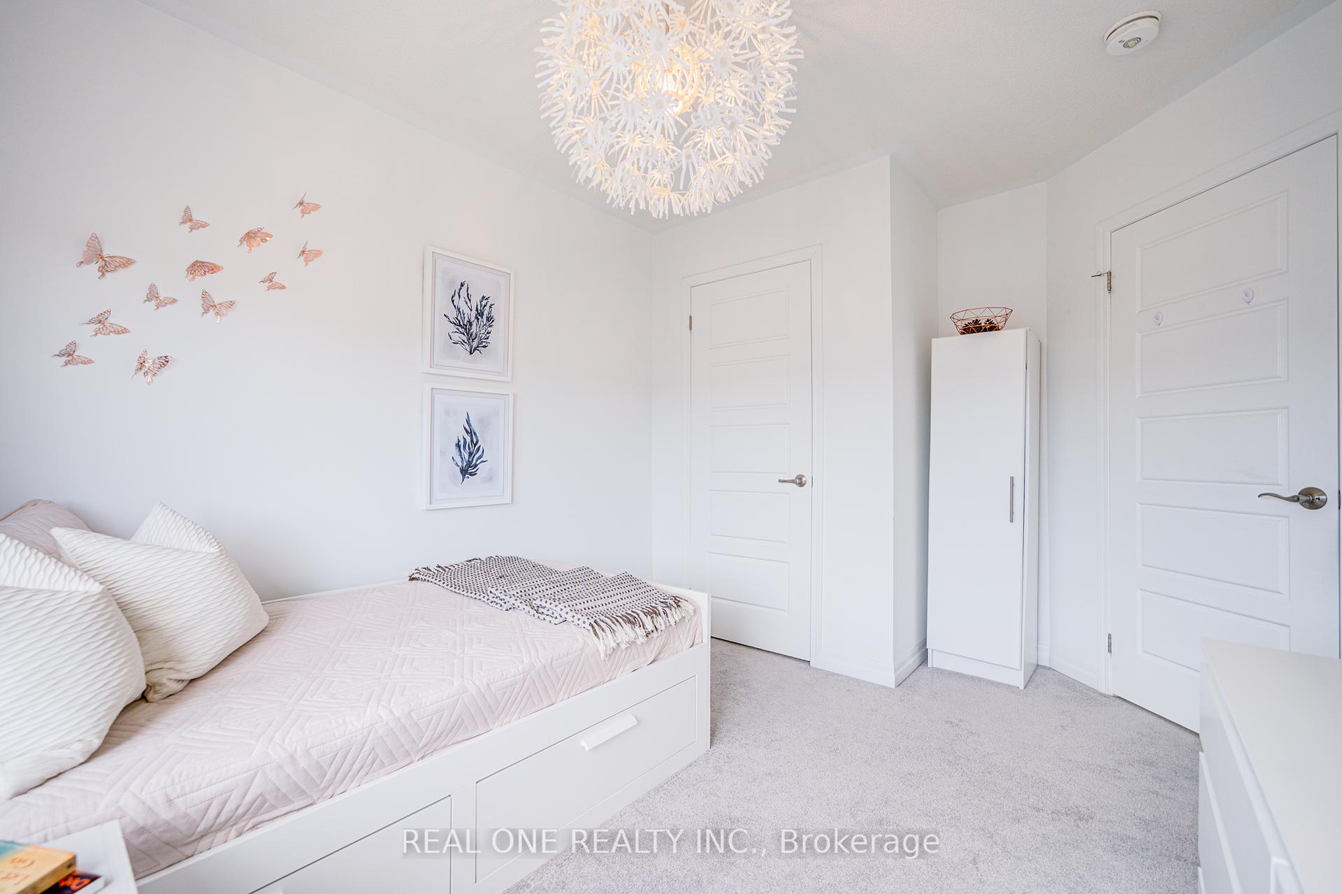 4 Bedrooms Condo at 91 Grovewood Common, Oakville For sale