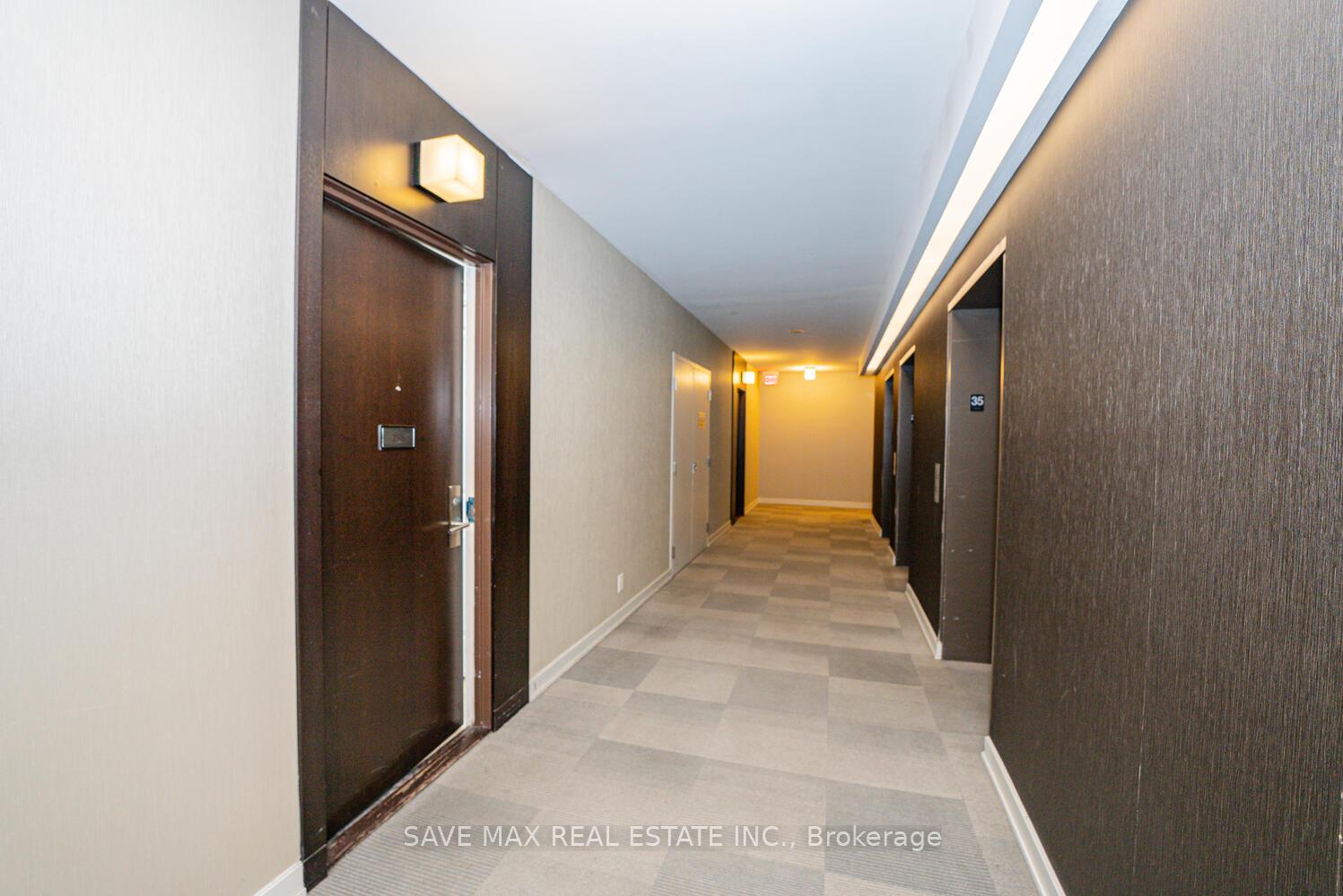 2 Bedrooms Condo at 60 Absolute, Mississauga For sale