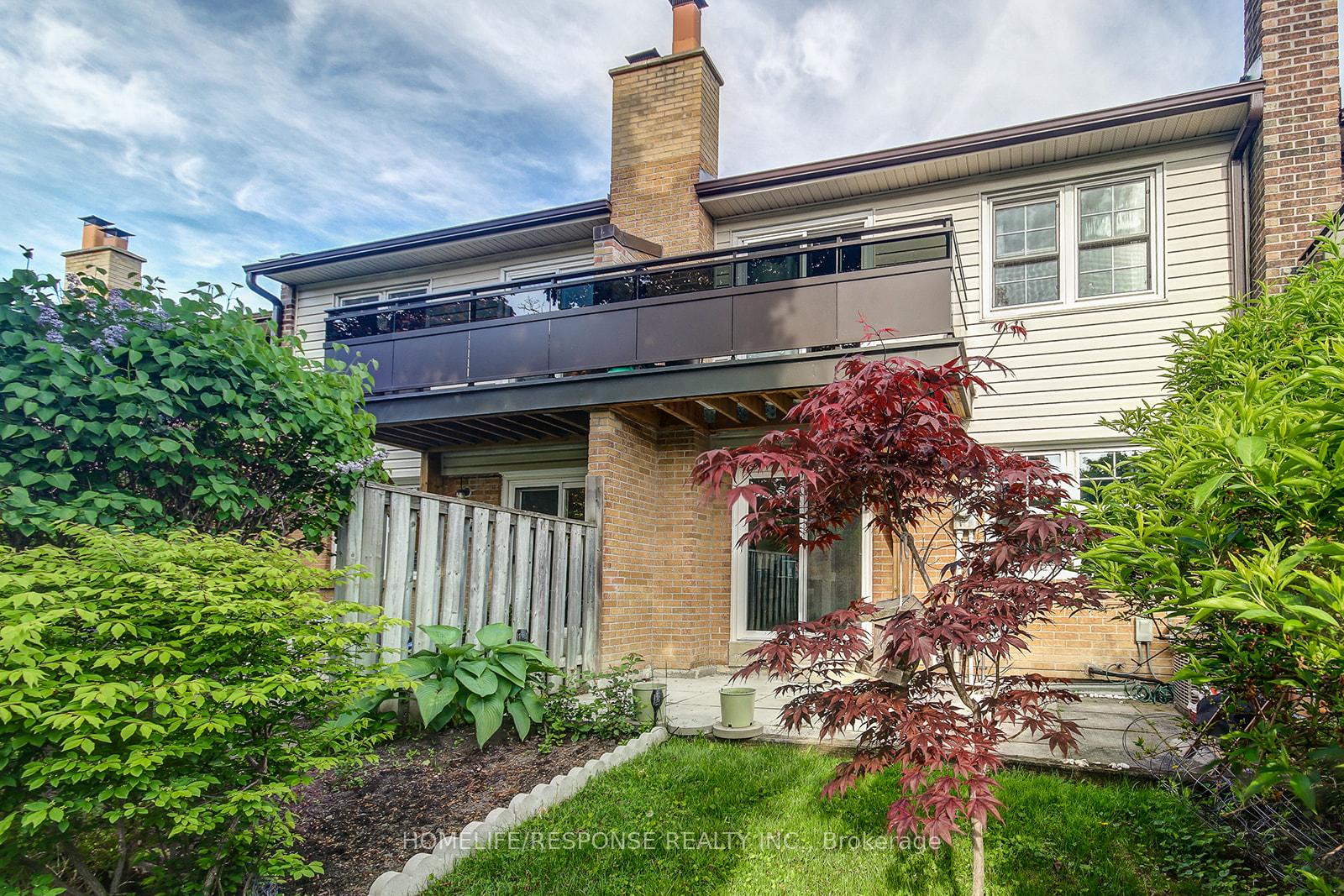 3 Bedrooms Condo at 2120 RATHBURN, Mississauga For sale