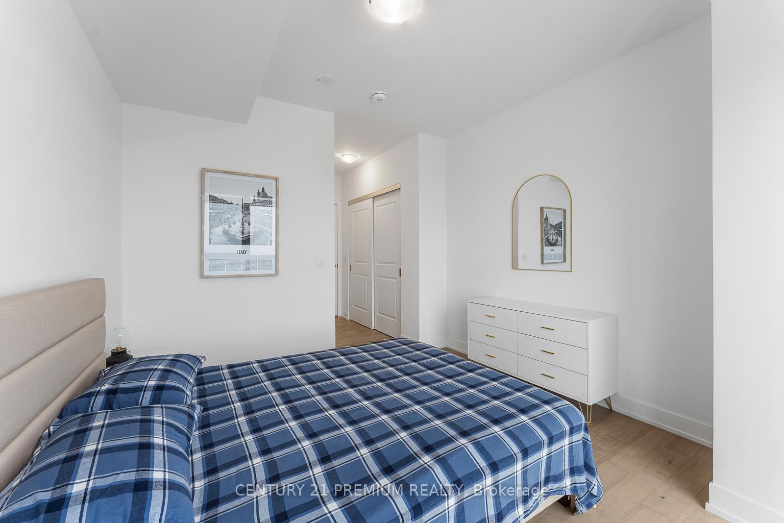 3 Bedrooms Condo at 1063 Douglas Mccurdy Comm, Mississauga For sale