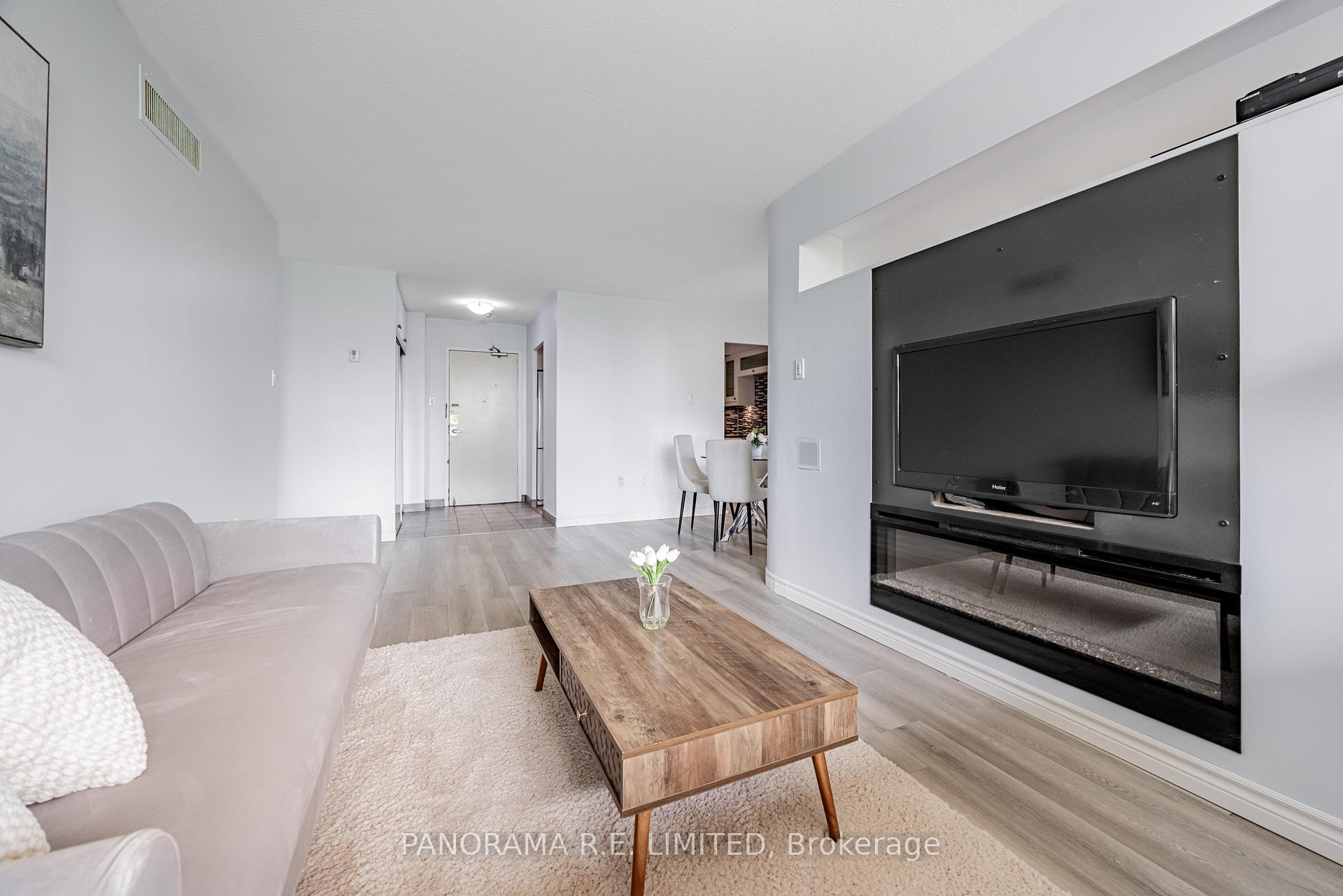 4 Bedrooms Condo at 15 La Rose, Toronto For sale