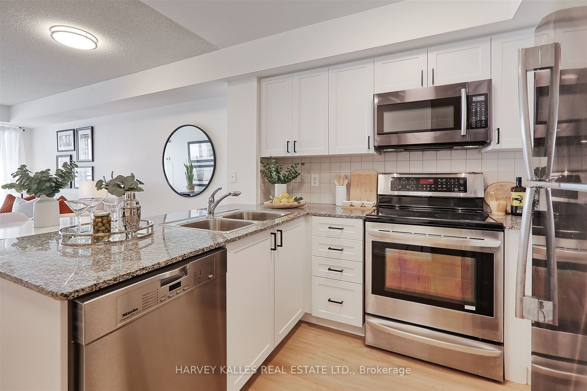 1070 Sheppard Avenue W 912