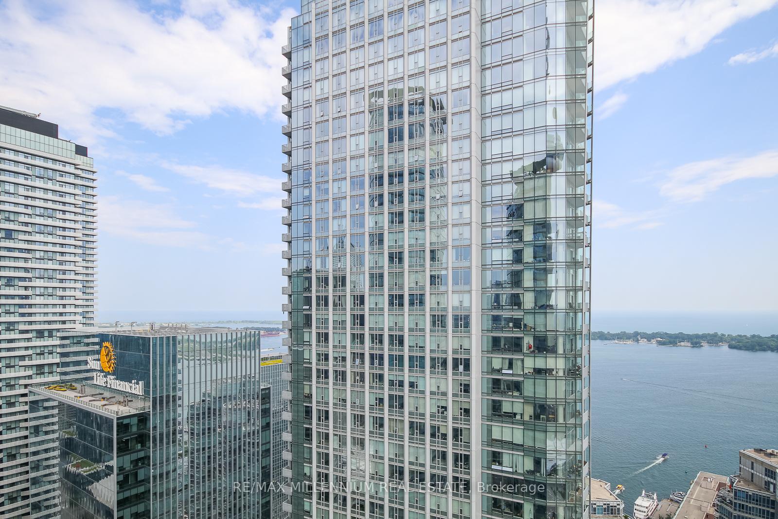3 Bedrooms Condo at 12 York,  Toronto For sale