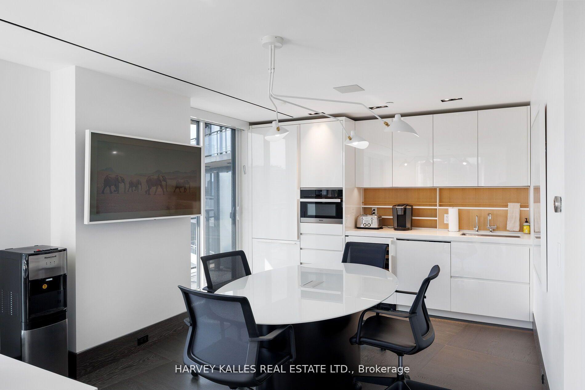 4 Bedrooms Condo at 181 Davenport, Toronto For sale