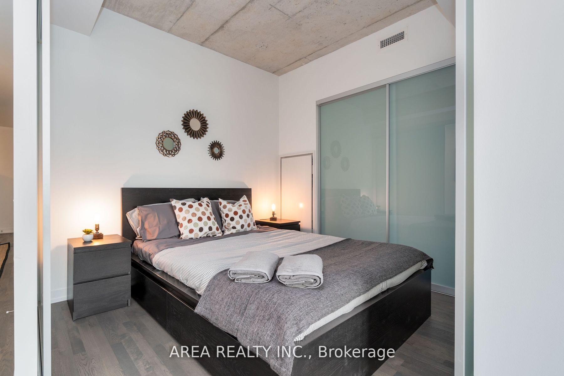 2 Bedrooms Condo at 461 Adelaide, Toronto For sale