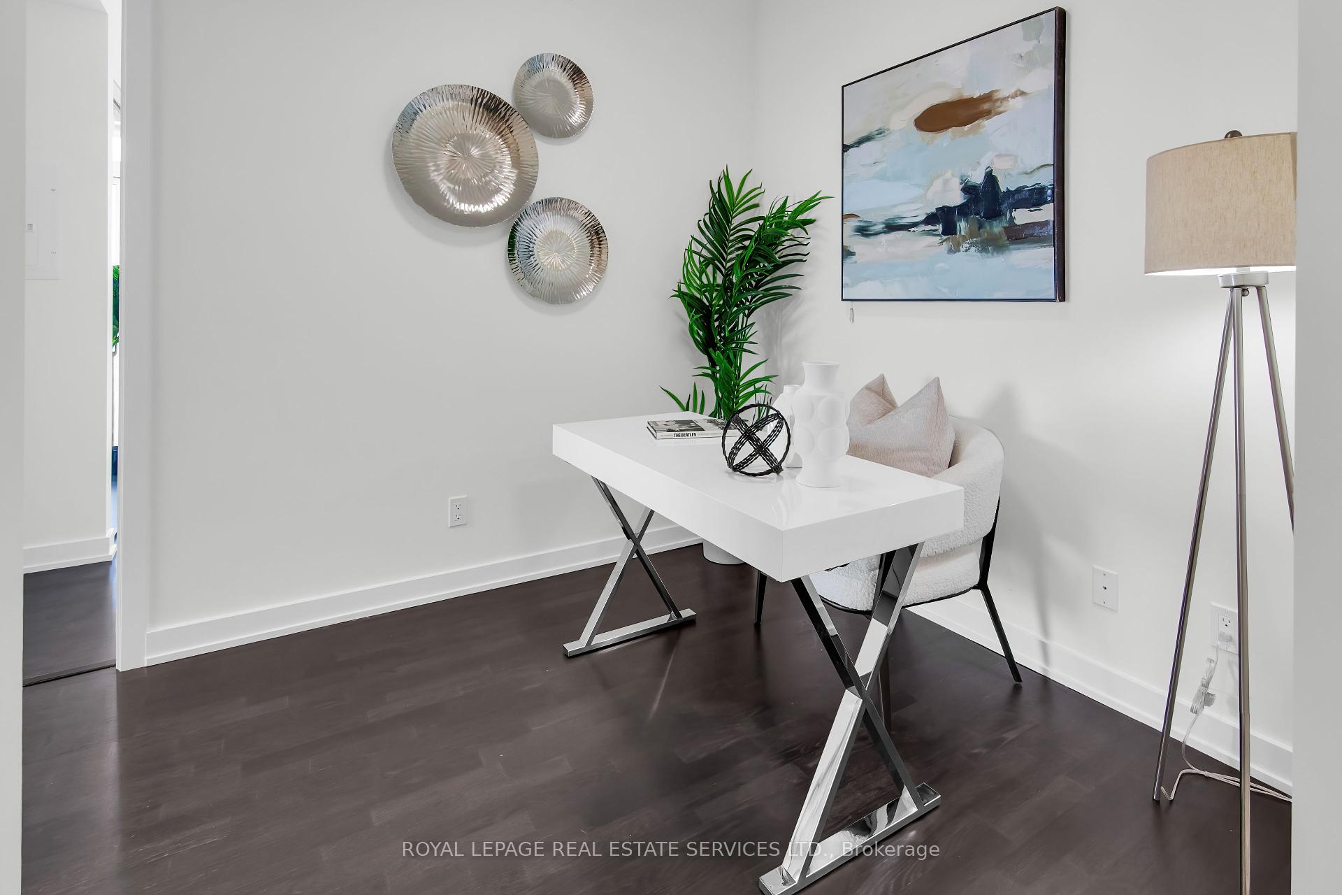 3 Bedrooms Condo at 501 St Clair, Toronto For sale
