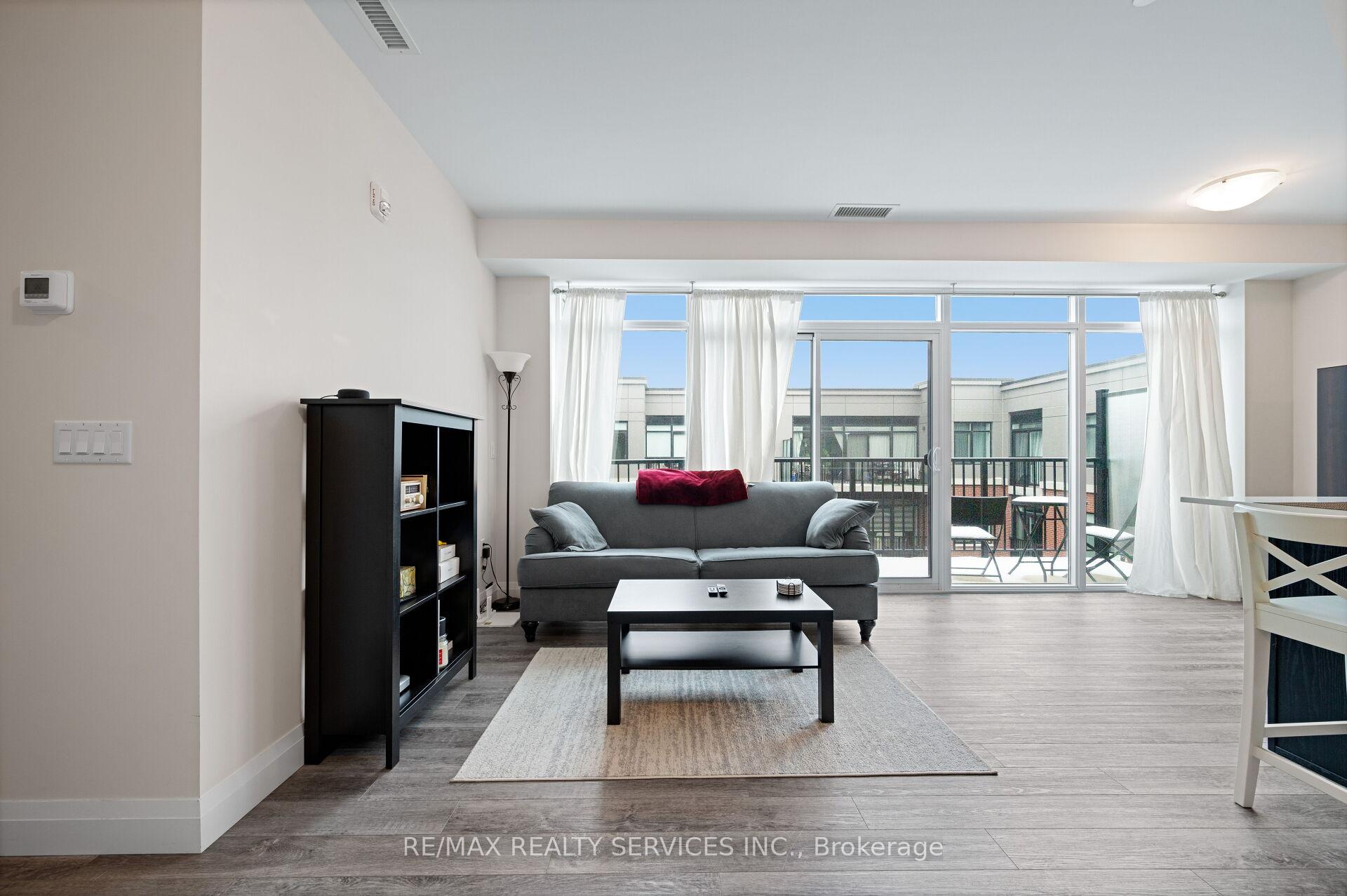 2 Bedrooms Condo at 1 Redfern, Hamilton For sale