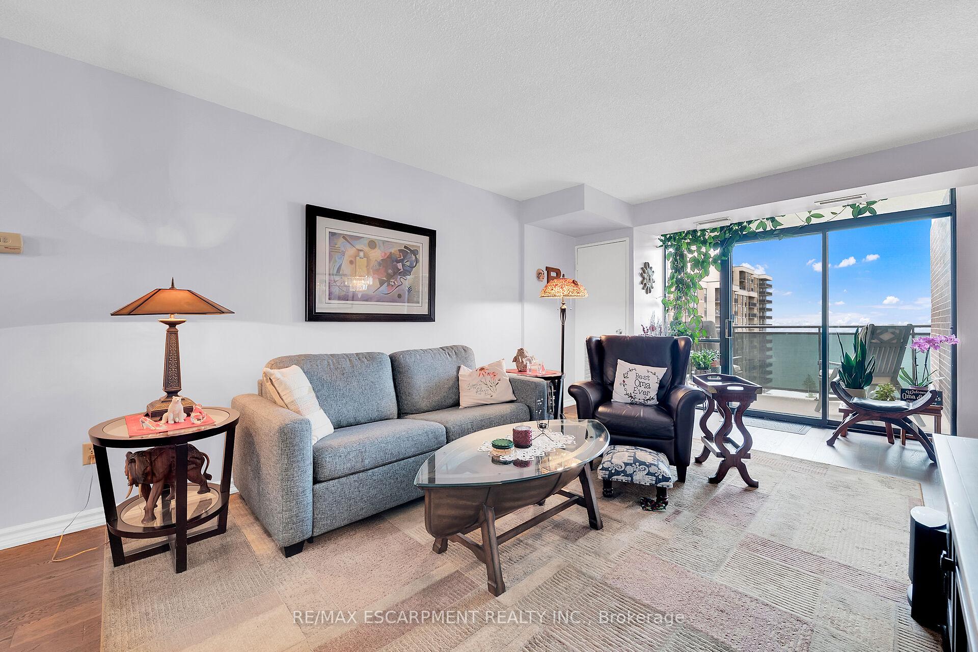3 Bedrooms Condo at 301 Frances, Hamilton For sale