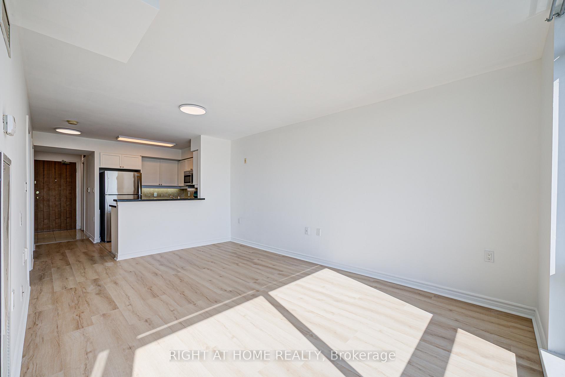 2 Bedrooms Condo at 3840 Bathurst, Toronto For sale