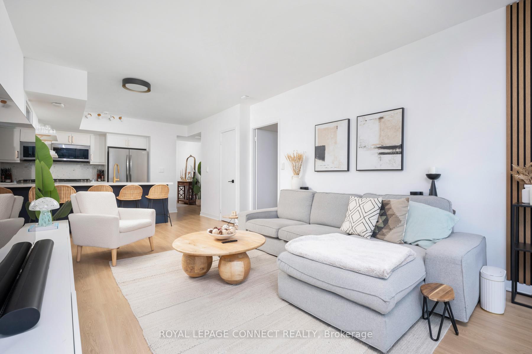 3 Bedrooms Condo at 5 Mariner, Toronto For sale