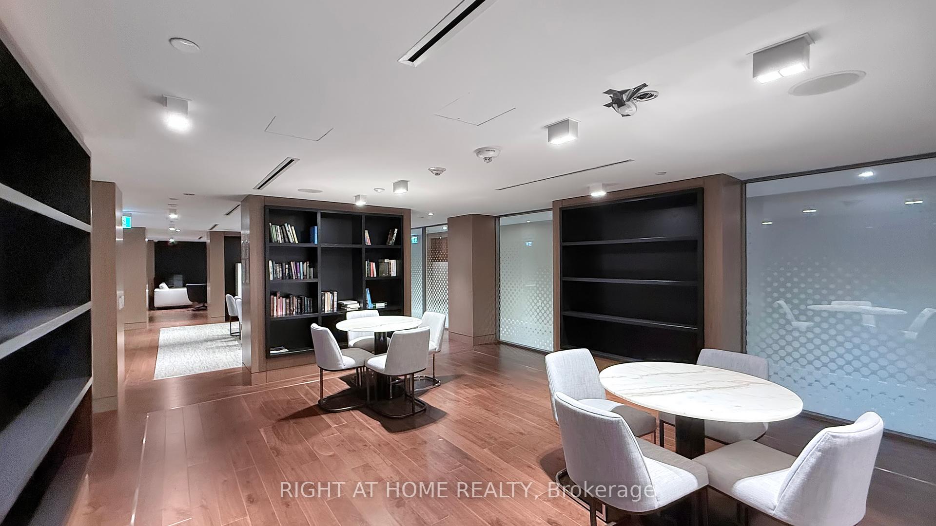 2 Bedrooms Condo at 15 Queens, Toronto For sale