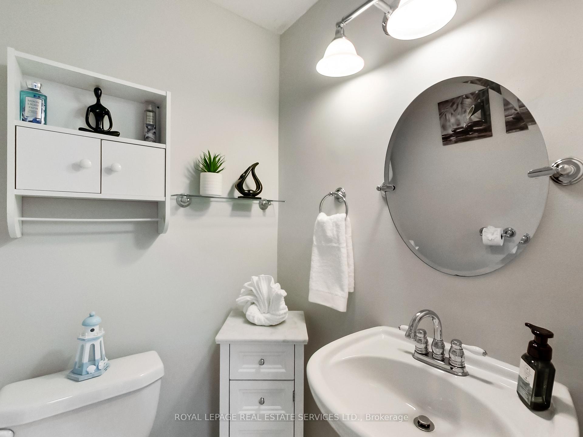 3 Bedrooms Condo at 1008 Falgarwood,  Oakville For sale