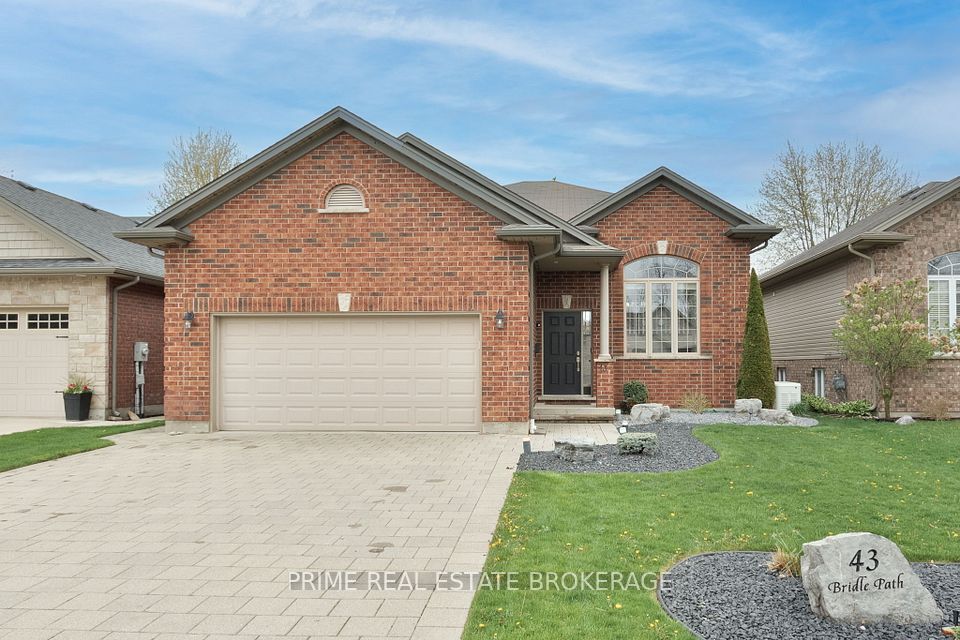 43 Bridal Path, Strathroy-Caradoc, ON N7G 4K4