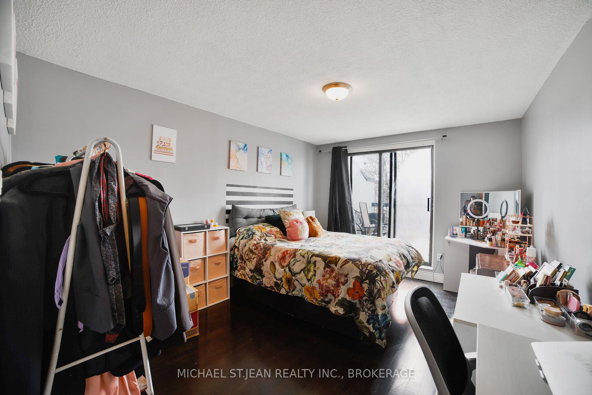 4 Bedrooms Condo at 1016 Falgarwood,  Oakville For sale