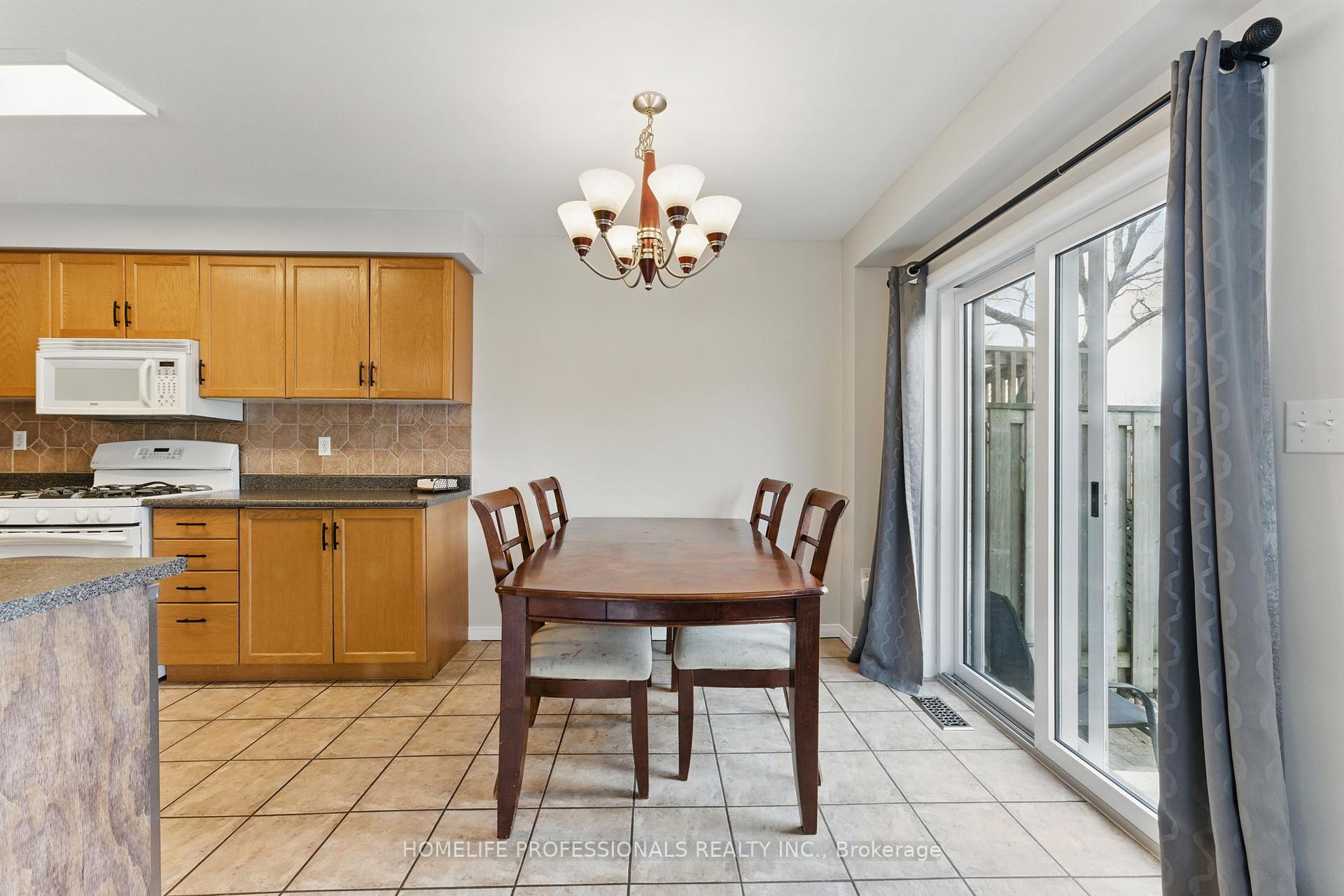 3 Bedrooms Condo at 485 Green,  Hamilton For sale