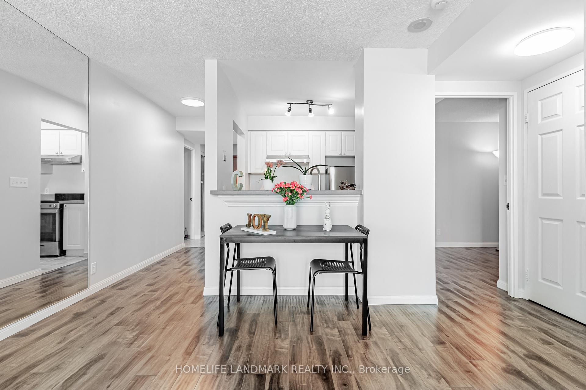 2 Bedrooms Condo at 1 Lee Centre, Toronto For sale