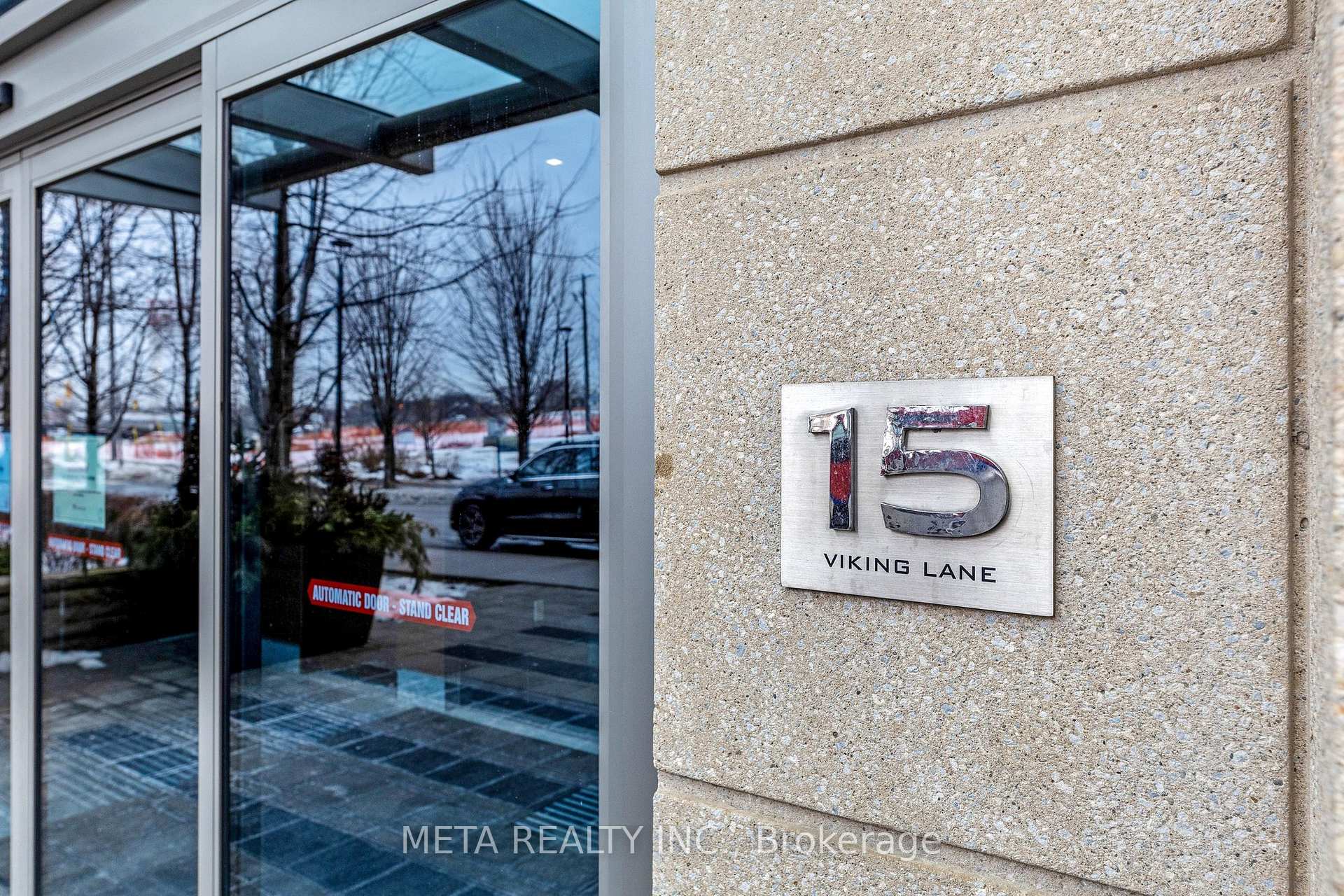 2 Bedrooms Condo at 15 Viking,  Toronto For sale