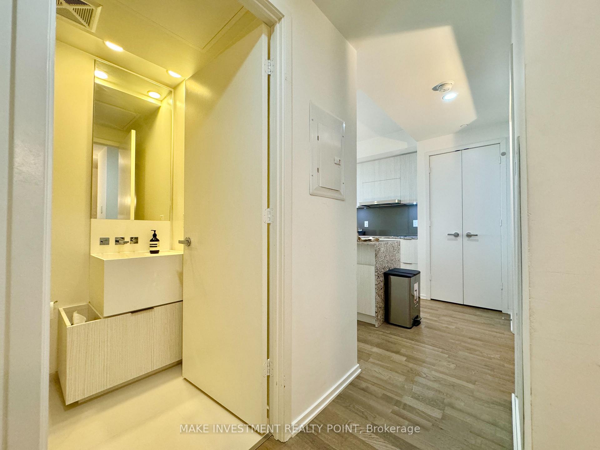 3 Bedrooms Condo at 1 Bloor,  Toronto For sale