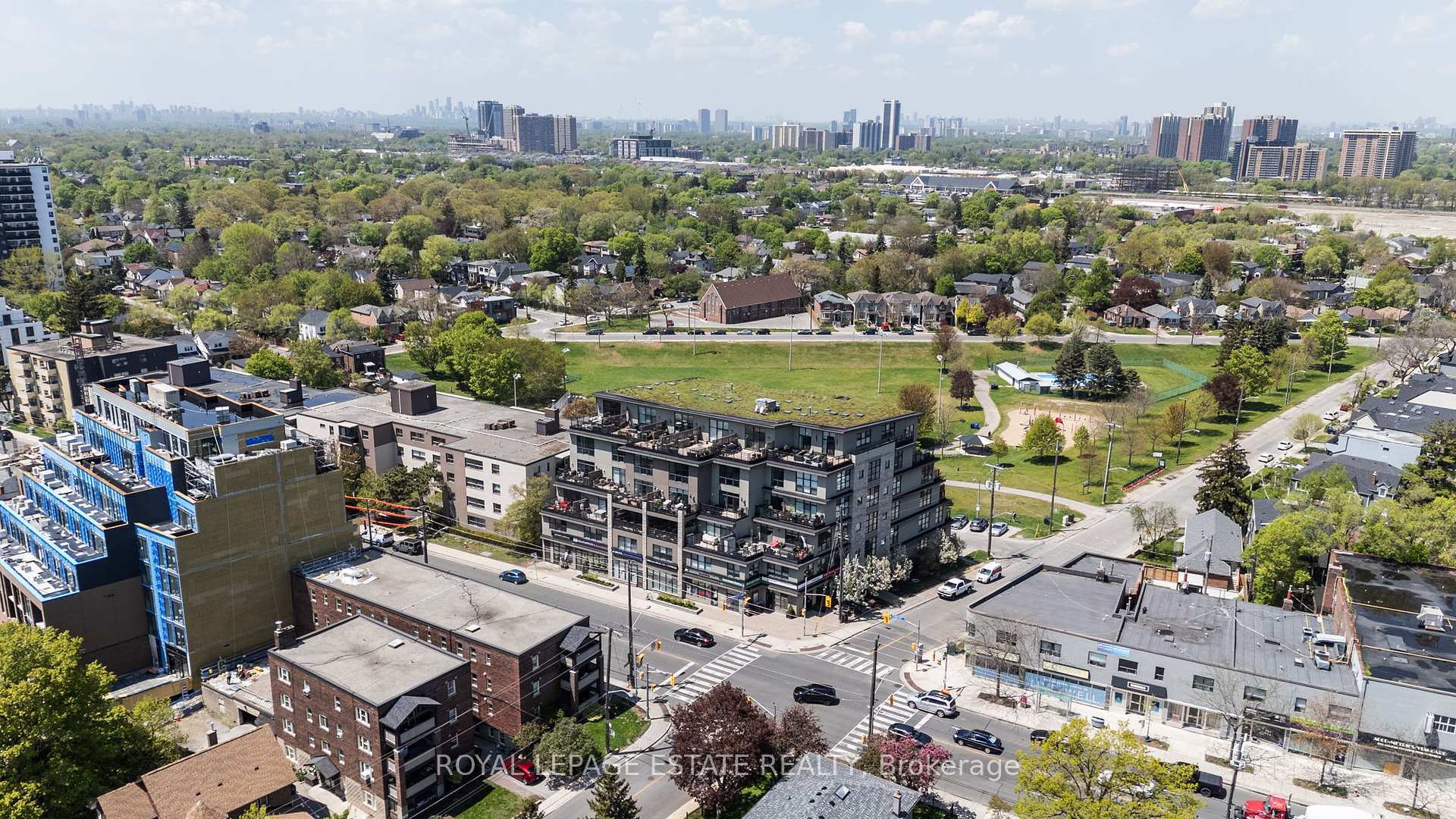 2 Bedrooms Condo at 160 Fallingbrook, Toronto For sale