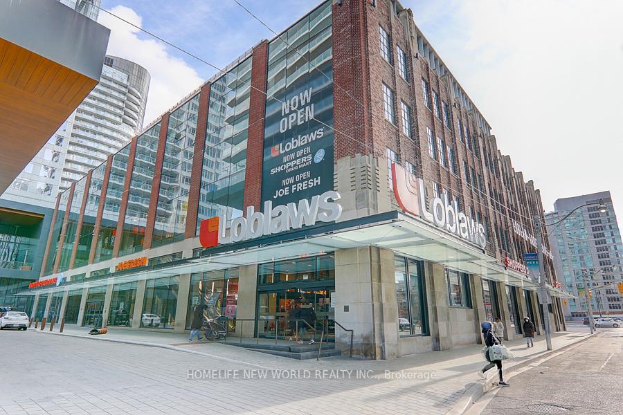 2 Bedrooms Condo at 17 Bathurst, Toronto For sale