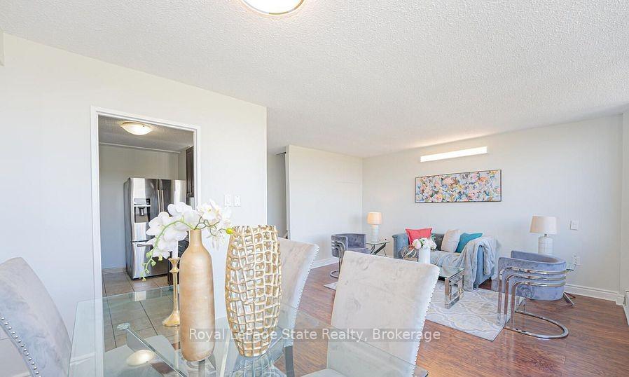 3 Bedrooms Condo at 1050 Stainton,  Mississauga For sale