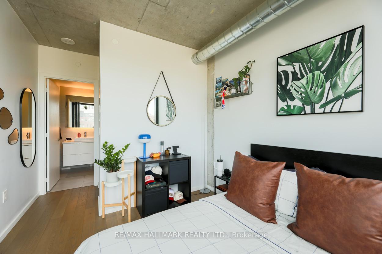 2 Bedrooms Condo at 21 Lawren Harris, Toronto For sale