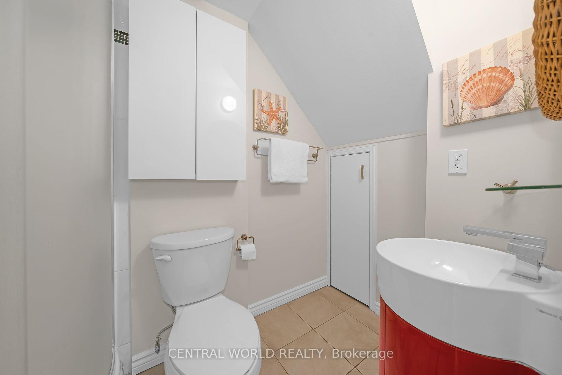 5 Bedrooms Condo at 21 Vega Starway,  Toronto For sale