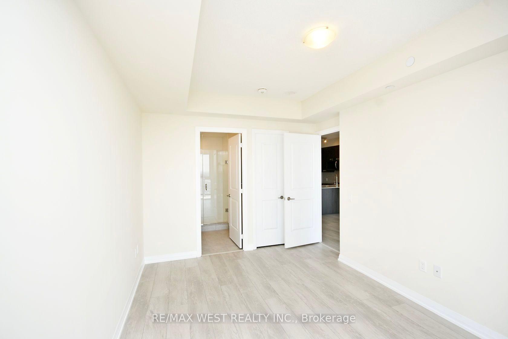3 Bedrooms Condo at 35 Watergarden, Mississauga For sale