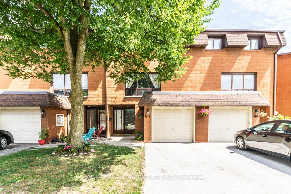 3 Bedrooms Condo at 444 Stone Church,  Hamilton For sale