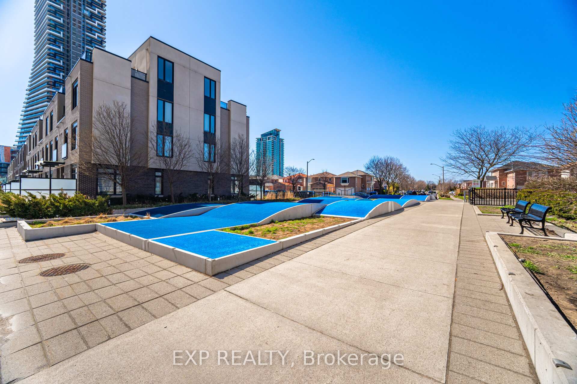 2 Bedrooms Condo at 4055 Parkside Village, Mississauga For sale
