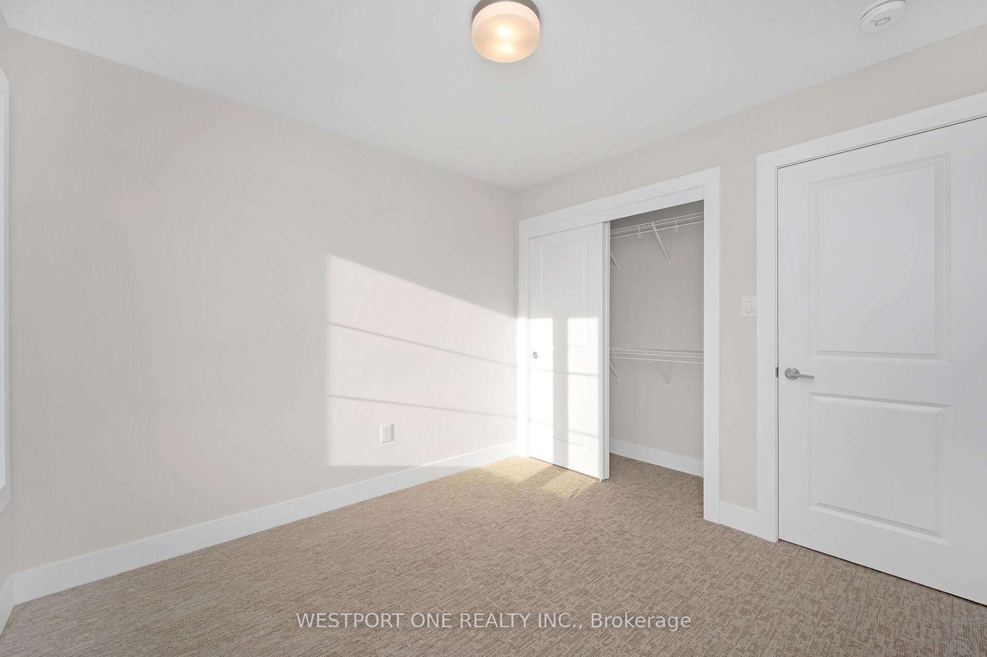 4 Bedrooms Condo at 2273 Turnberry, Burlington For sale