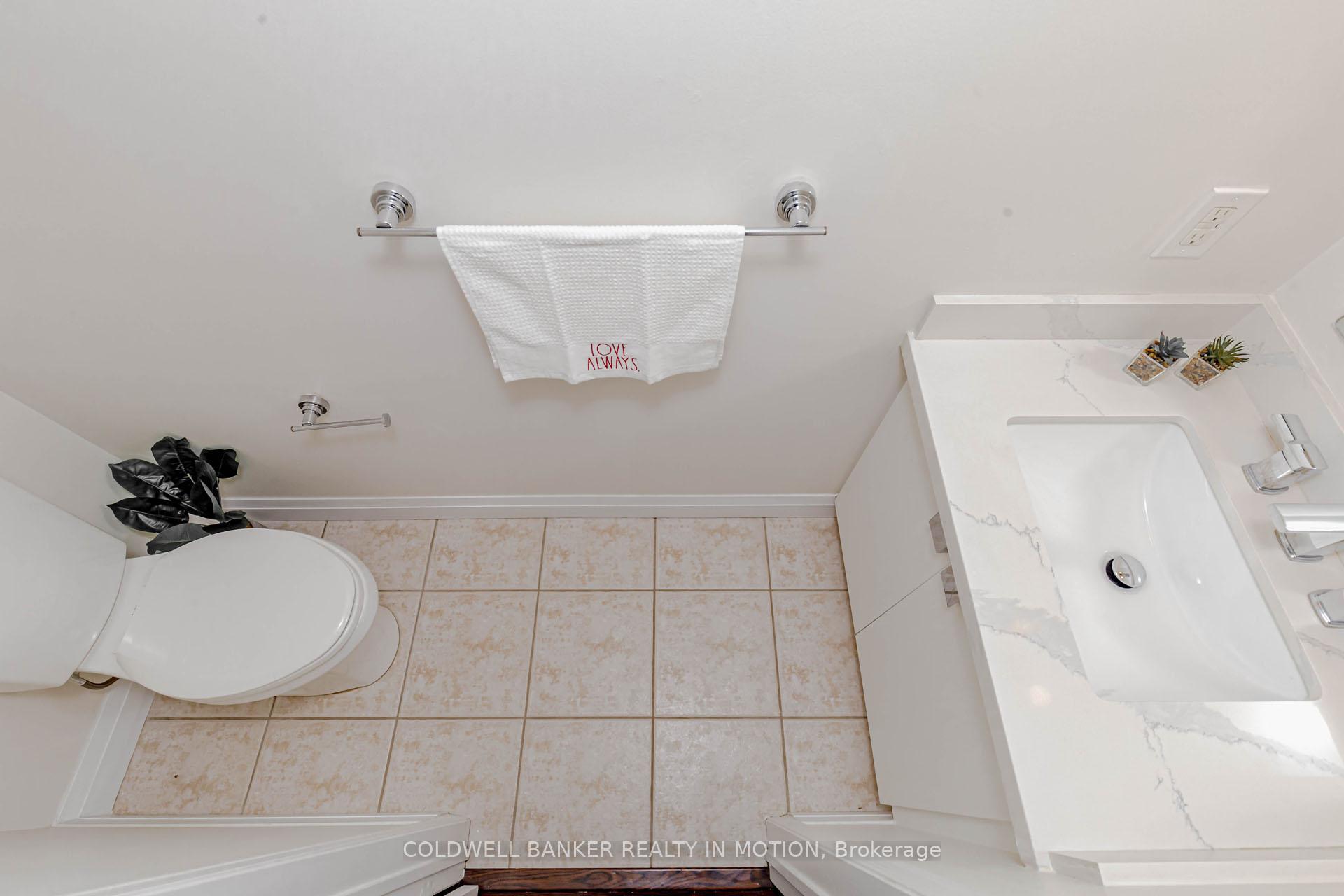 2 Bedrooms Condo at 4975 Southampton, Mississauga For sale