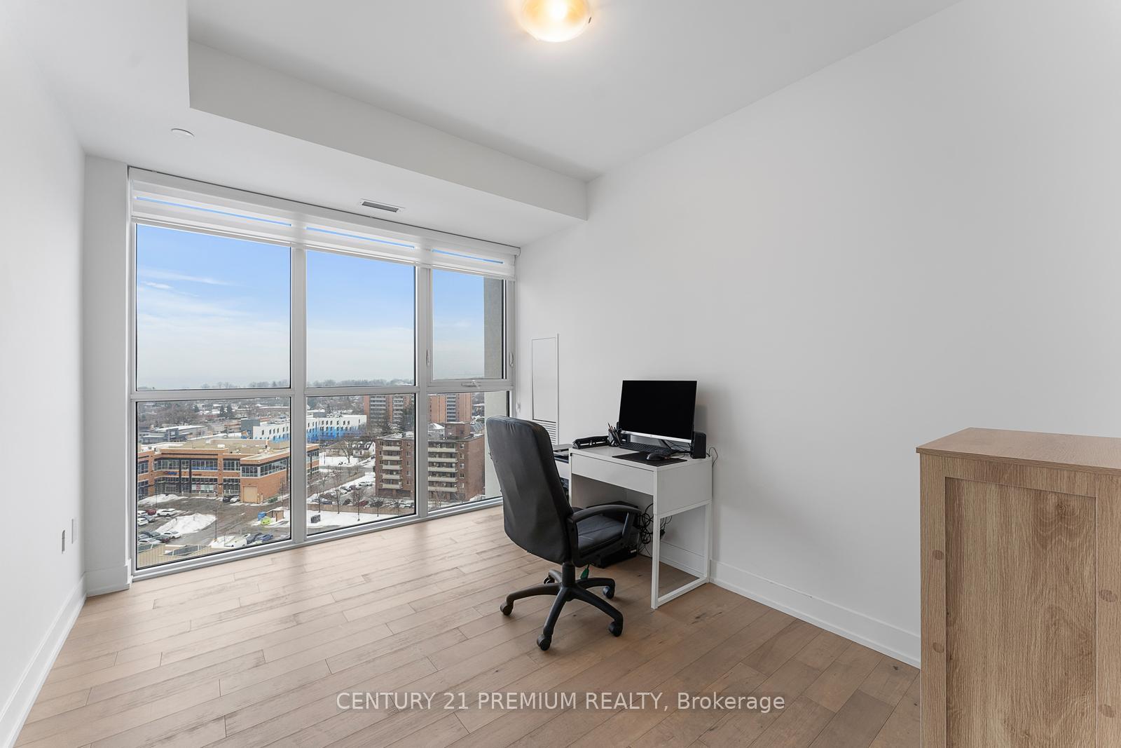 3 Bedrooms Condo at 1063 Douglas Mccurdy Comm, Mississauga For sale
