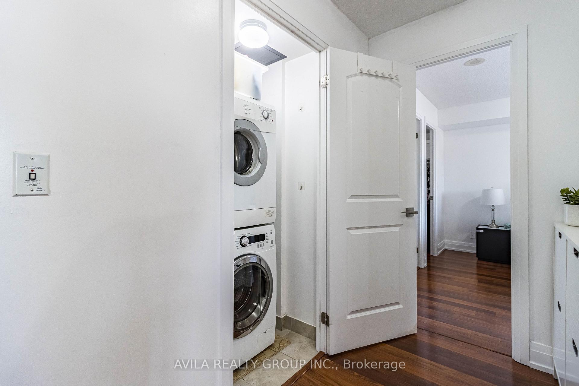 3 Bedrooms Condo at 1 De Boers, Toronto For sale