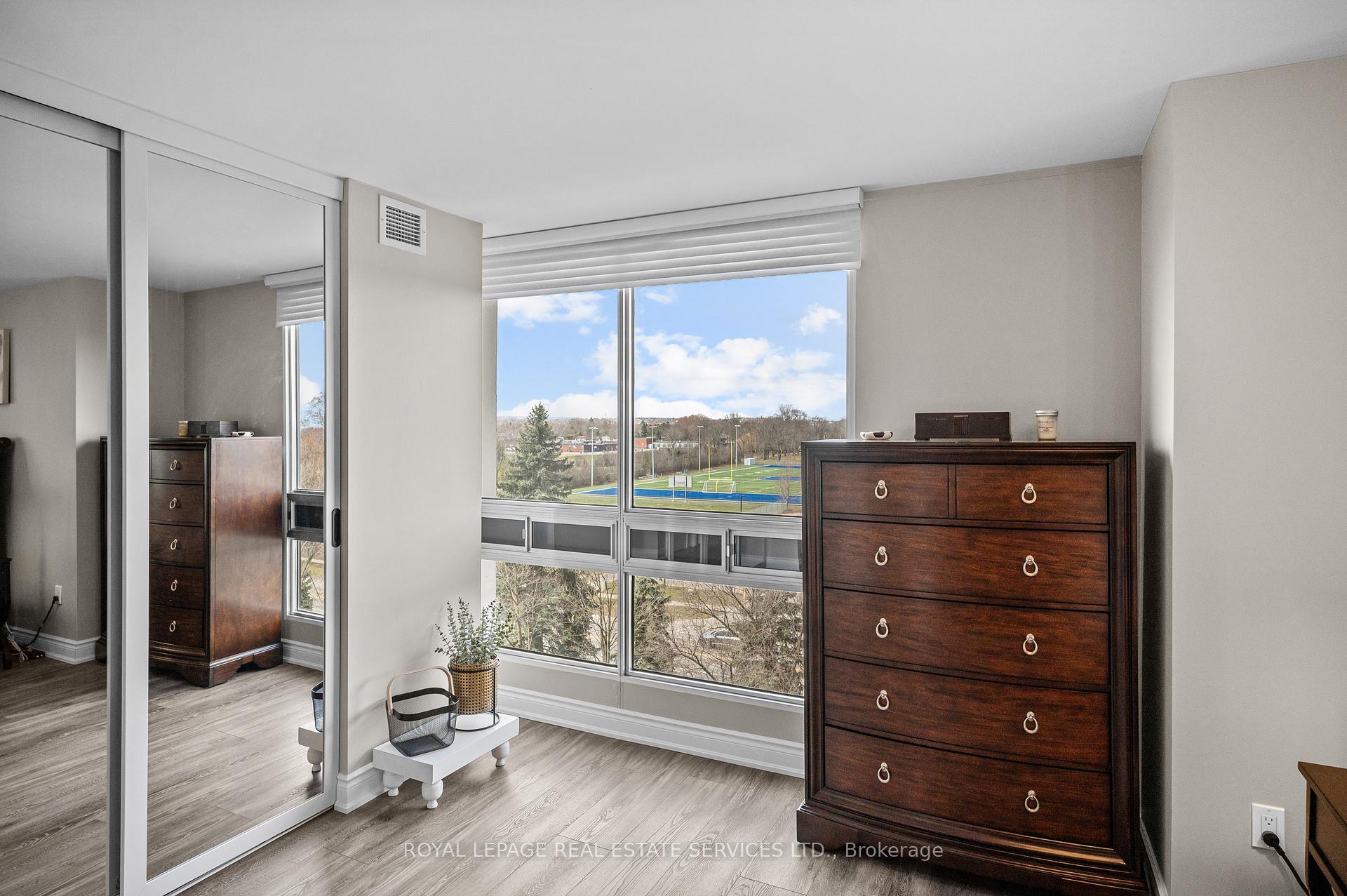 2 Bedrooms Condo at 2185 Marine,  Oakville For sale