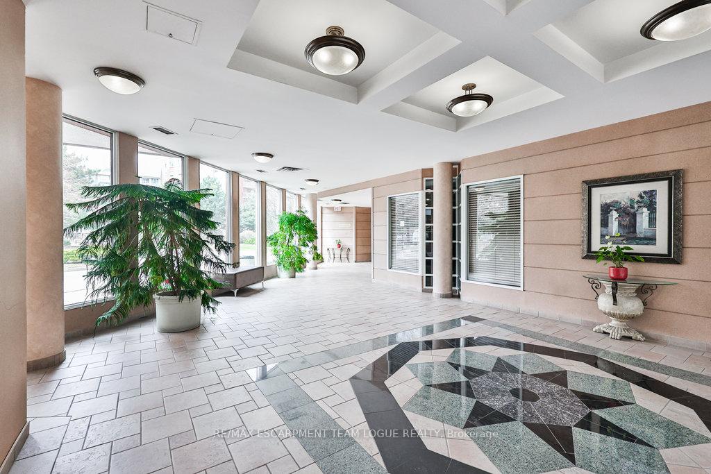 3 Bedrooms Condo at 7 Concorde,  Toronto For sale