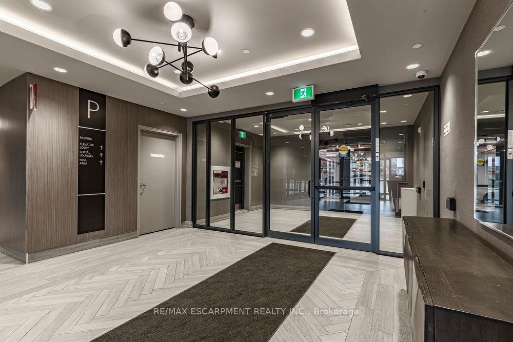 95 Dundas Street W, #003