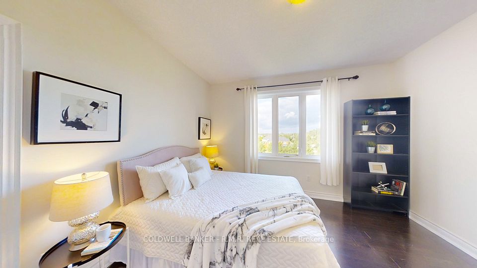 Bright Bedroom w/4Pc Semi-Ensuite & Large Window