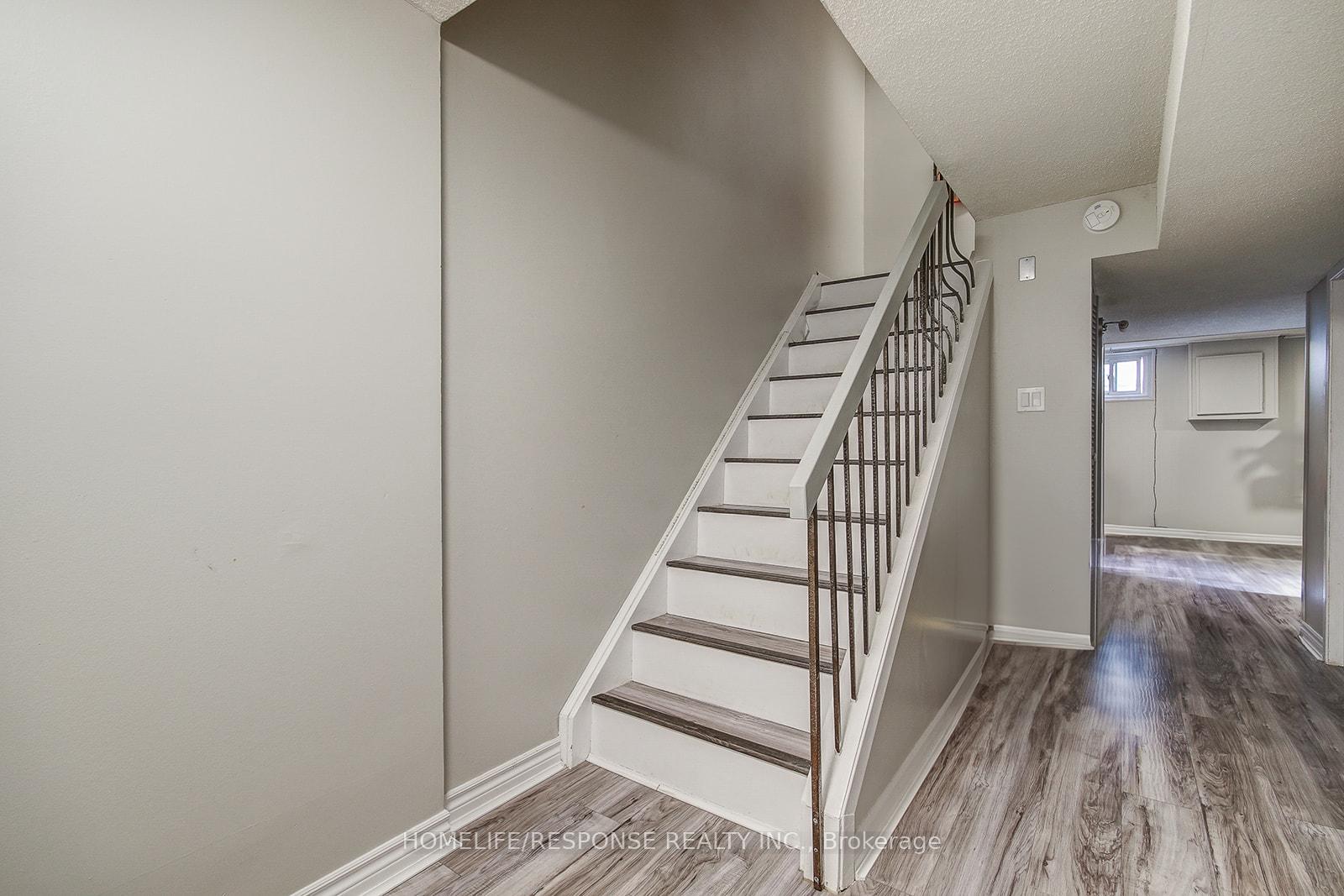 3 Bedrooms Condo at 2120 RATHBURN, Mississauga For sale
