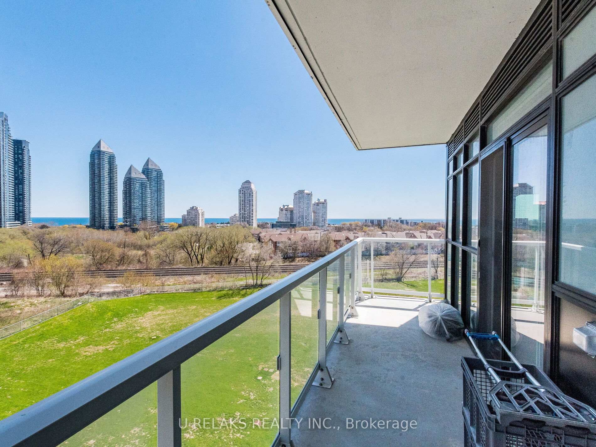 2 Bedrooms Condo at 251 Manitoba,  Toronto For sale